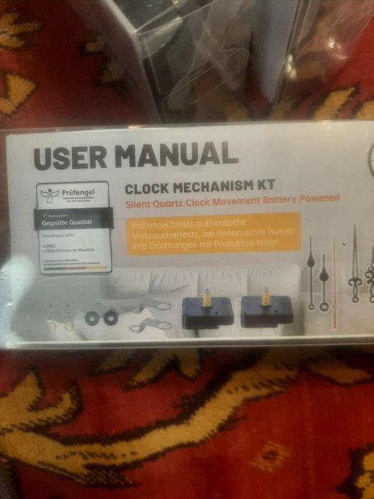 Mechanizm zegarowy ze wskazòwkami