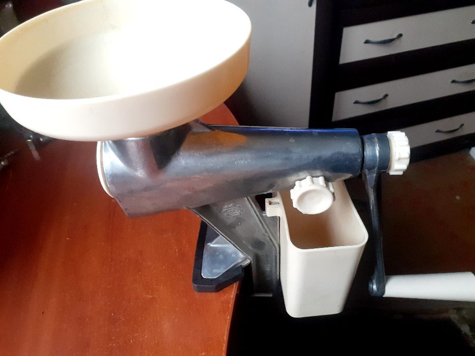 Продам ручную соковыжималку  СВ-120