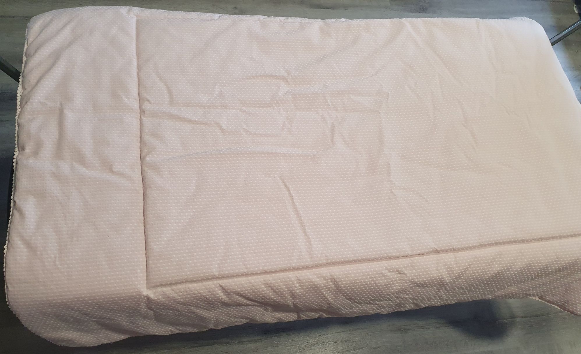 Colcha Rosa para berço +protecção lateral