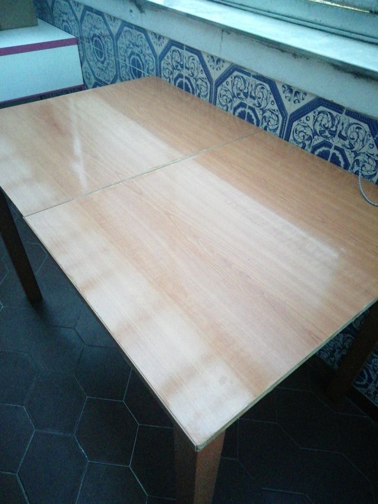 Mesa de madeira extencivel