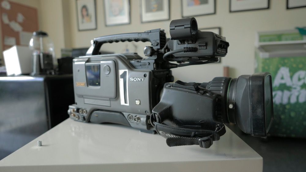 Camcorder Sony DSR 500 com lente Canon. em muito bom estado.