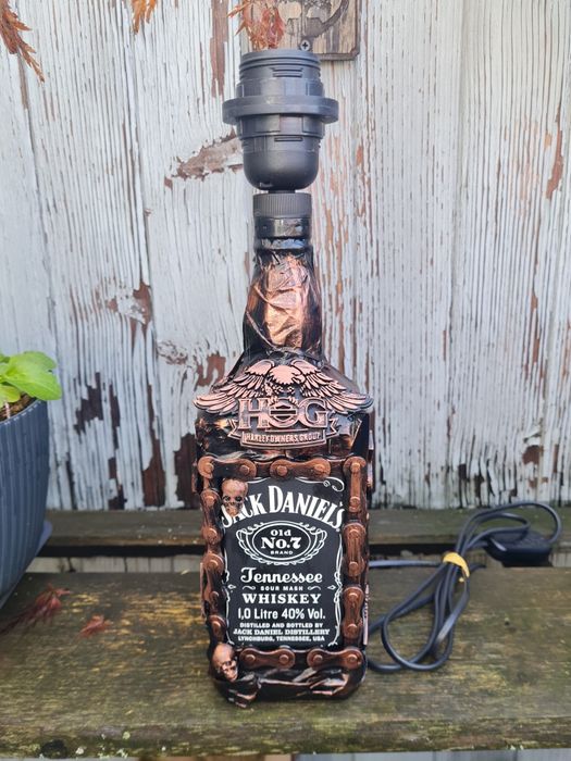Lama z butelki Jacka Daniels