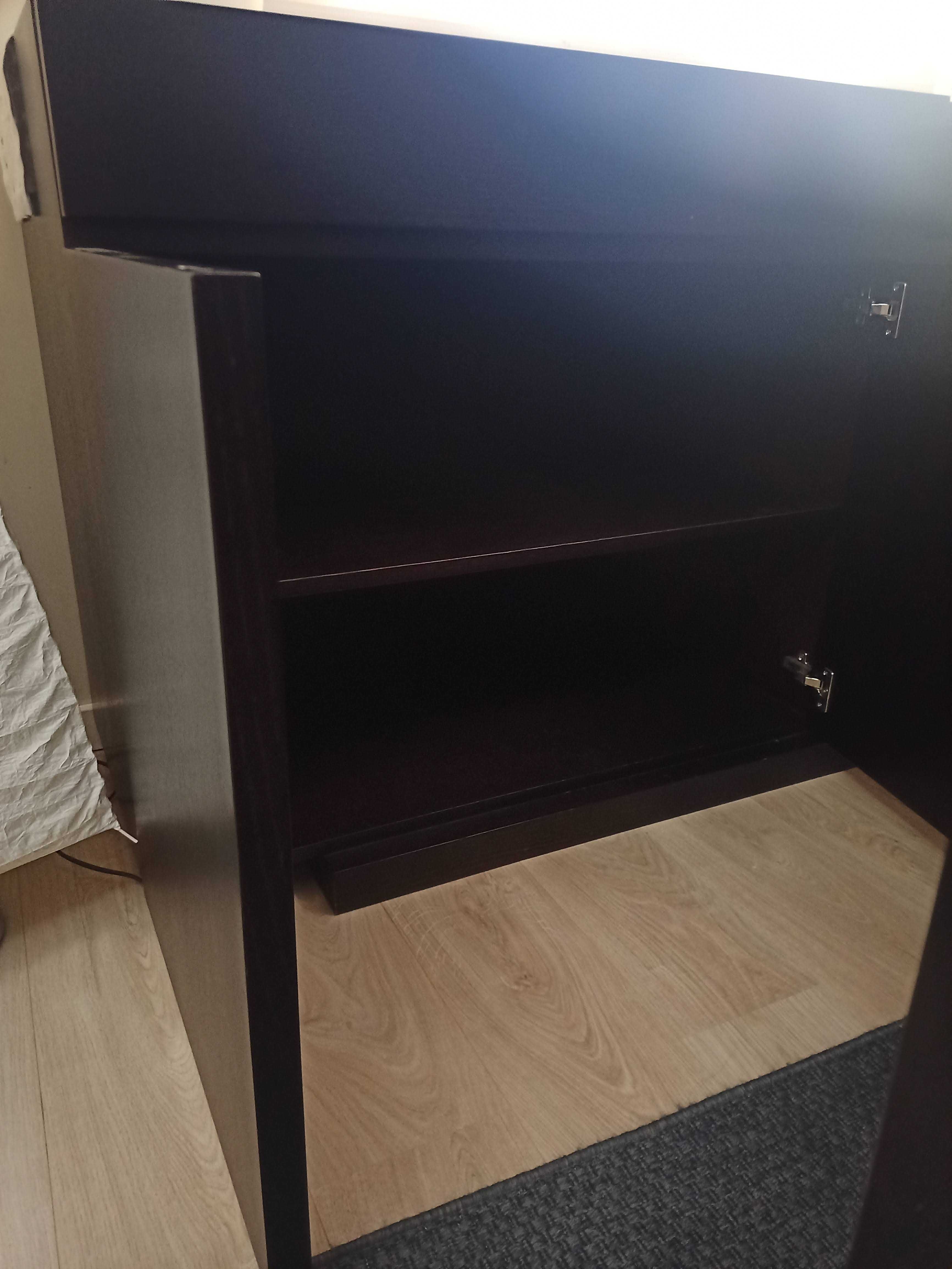 Aparador Wenge c/ linhas modernas e bastante arrumação