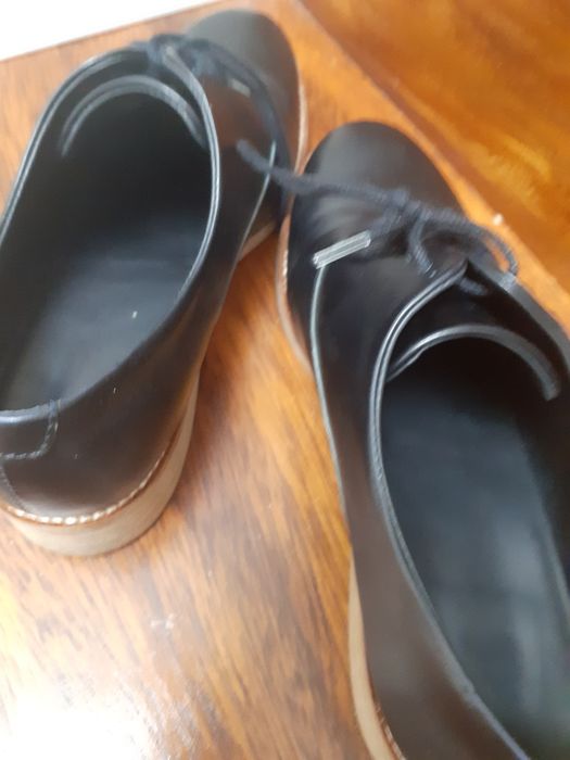 Sapatos em pele pretos