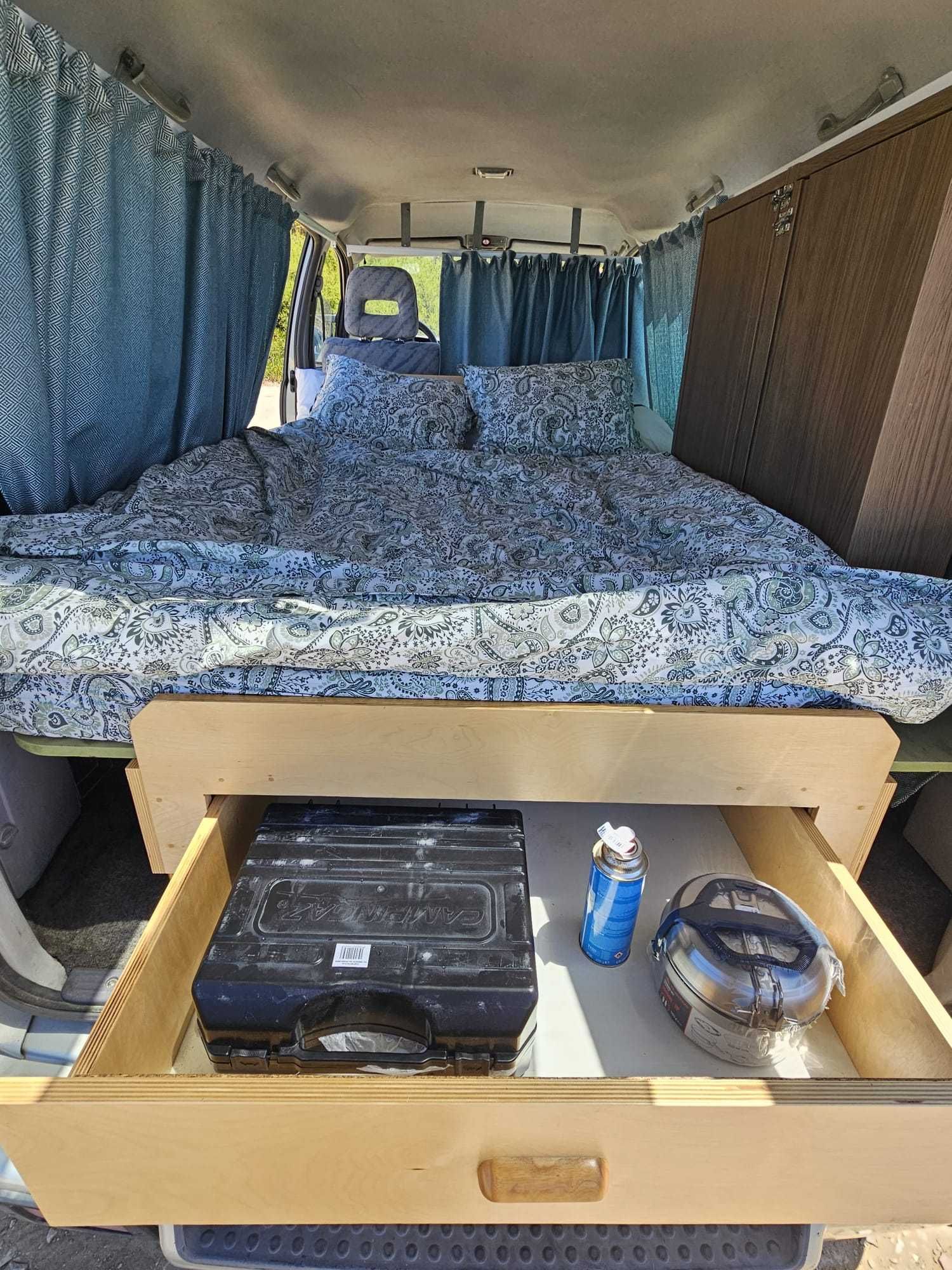 Autocaravana convertida de Mitsubishi Space Gear