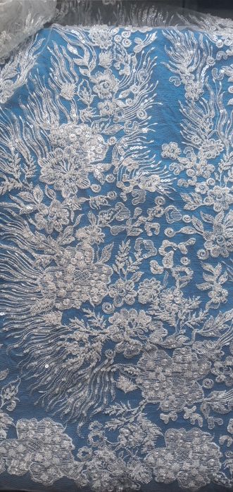 Біла тканина, мереживо, на весільну сукню, шиття бісером.