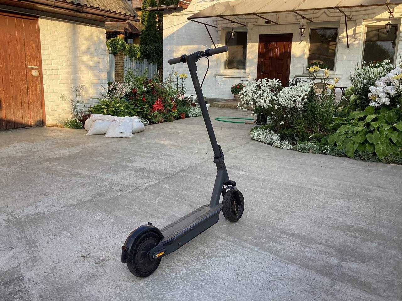 Електросамокат Like.Bike One Max 540 Wh (660706) б/у