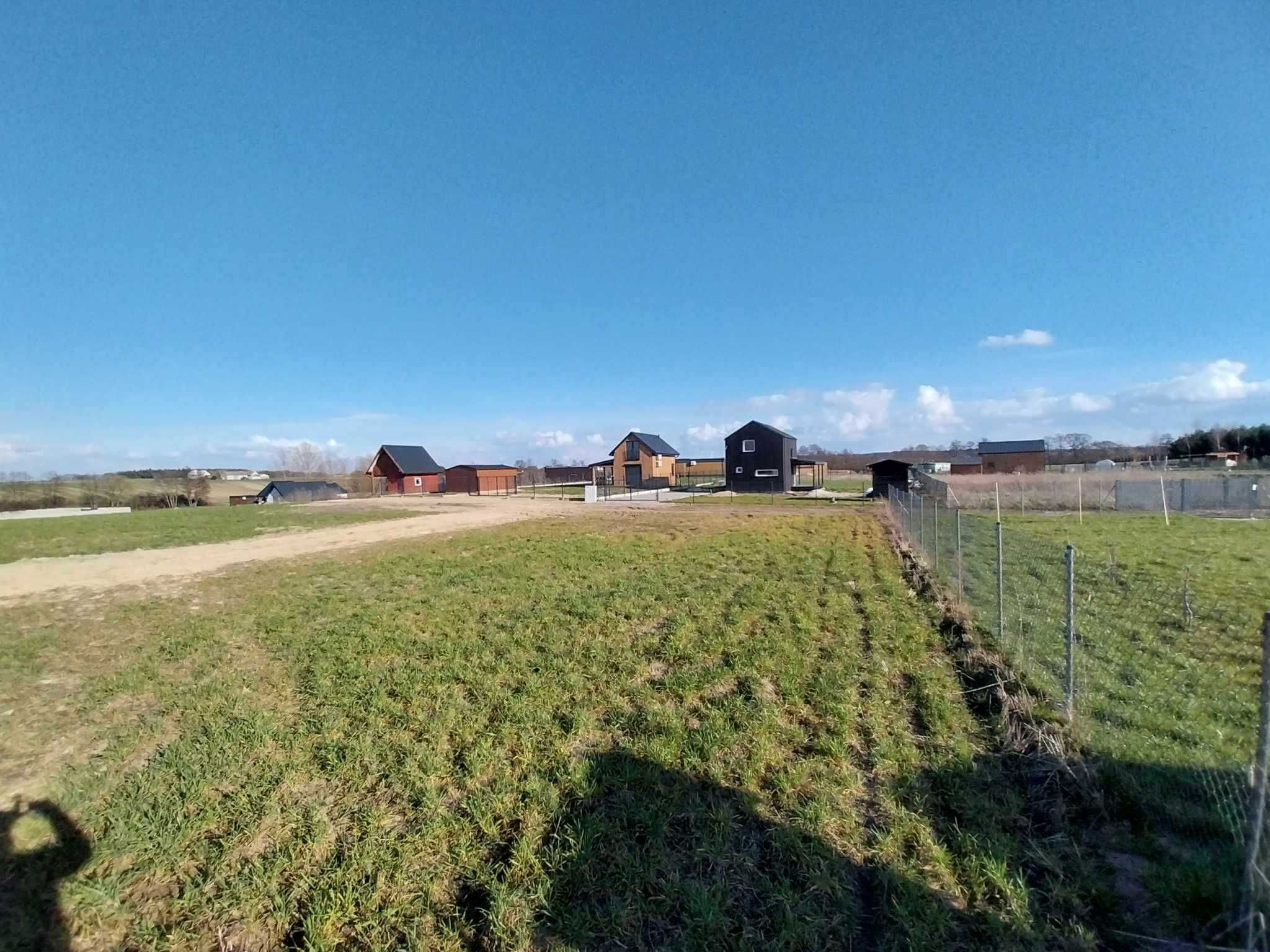 Działka rekreacyjno-budowlana nad jeziorem - udział w plaży