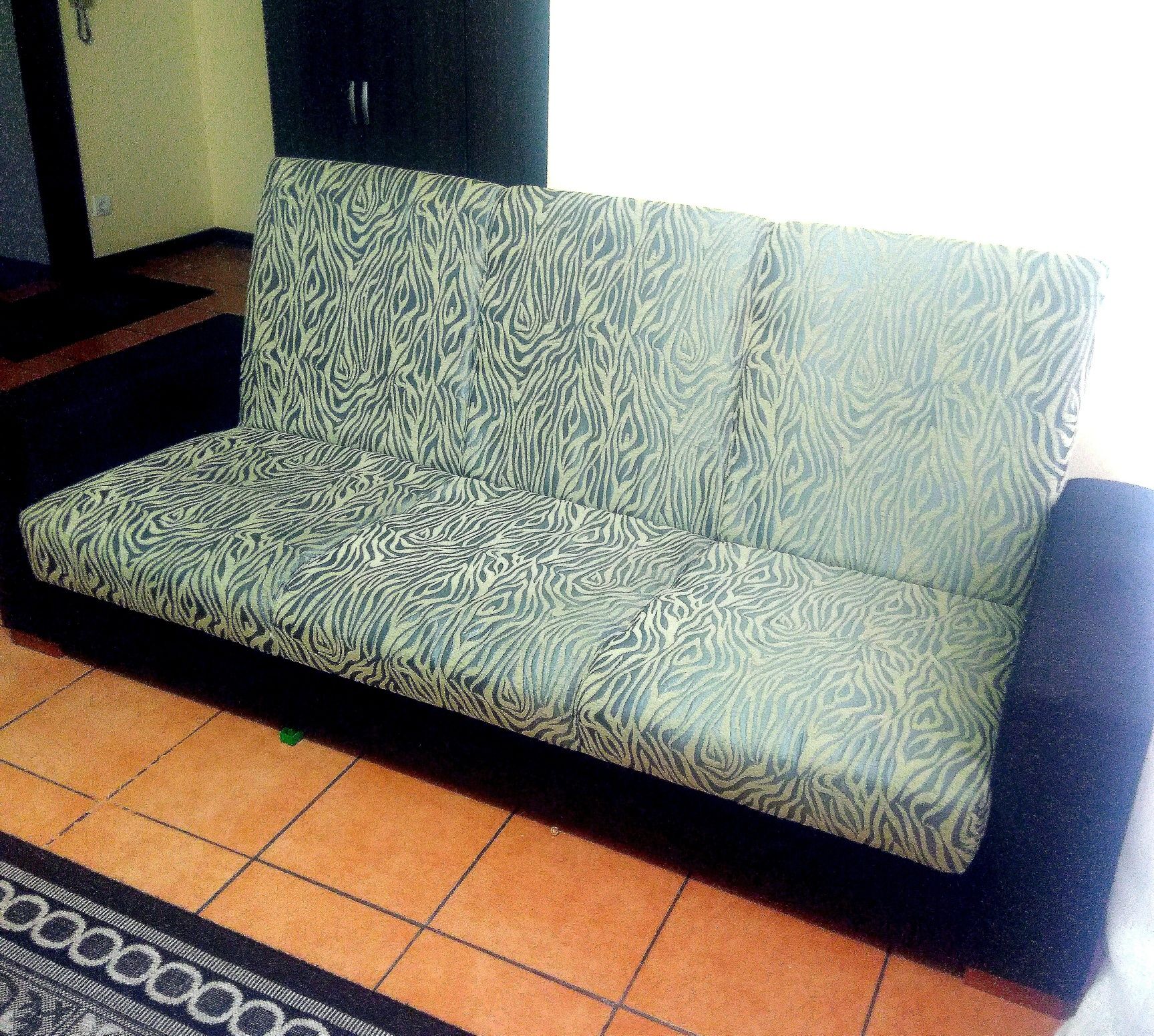 Sofa cama 3 lugares.