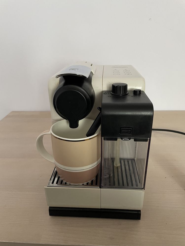 Кавомашина De'Longhi Nespresso Latissima Touch EN 550 W