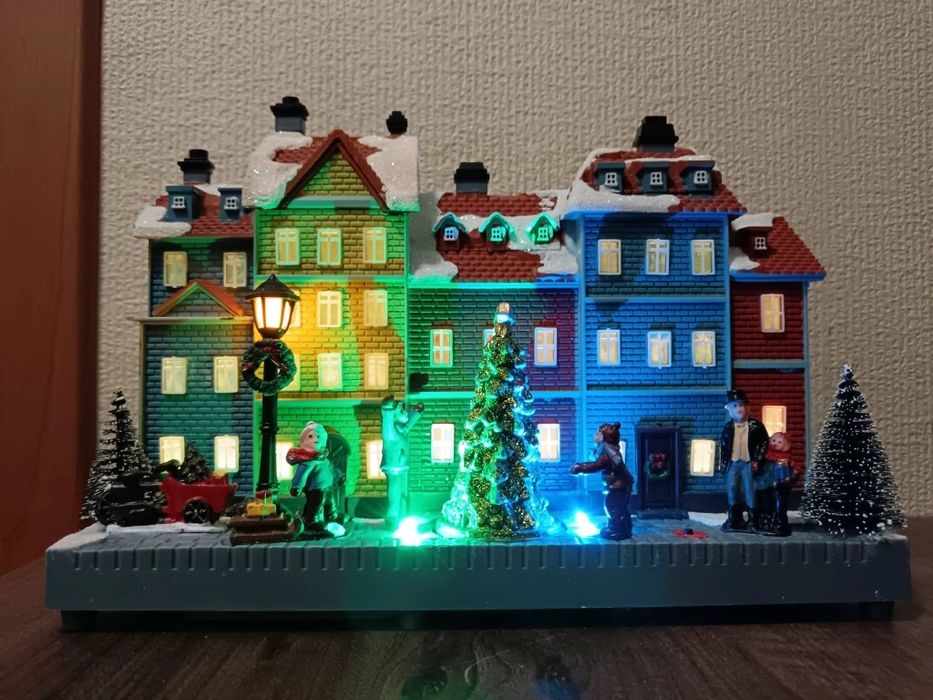 Новорічна прикраса, інсталяція