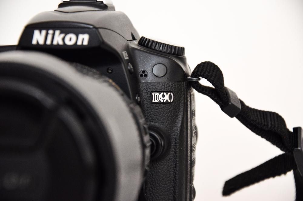 Цифровой фотоаппарат Nikon D90 18-105VR Kit