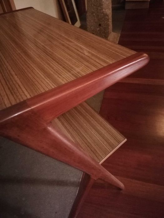 Mesa anos 50/60, de utilização variada