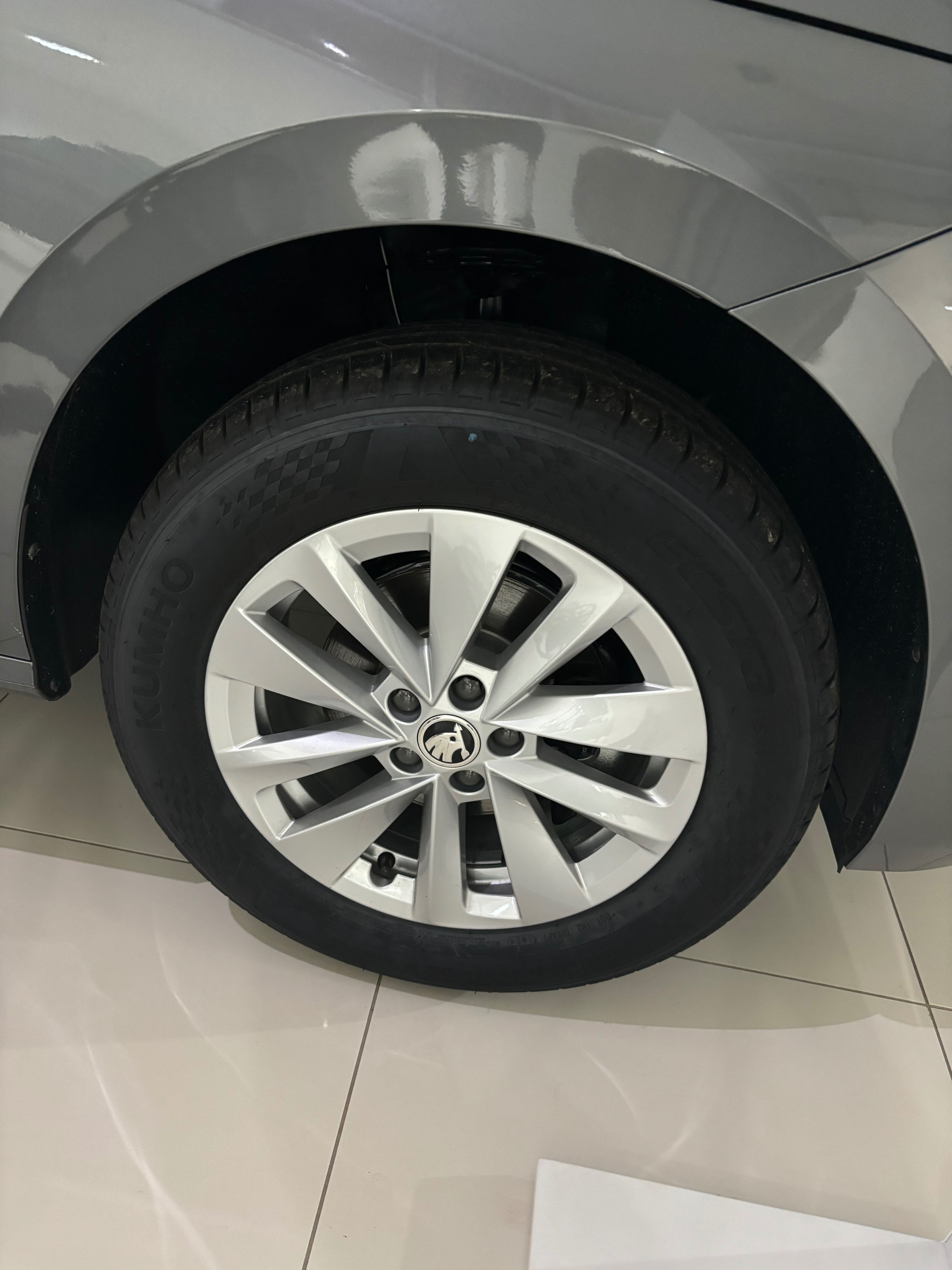 Pneus NOVOS + Jantes Skoda 16’ NOVAS