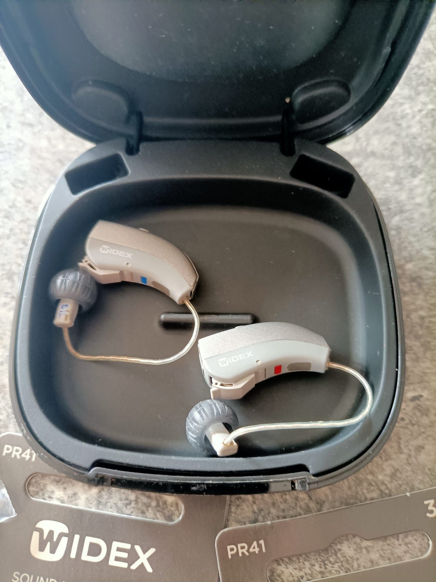 Prótese auditiva binaural modelo Evoke C440 FS-2W.S com cerca de 1 ano