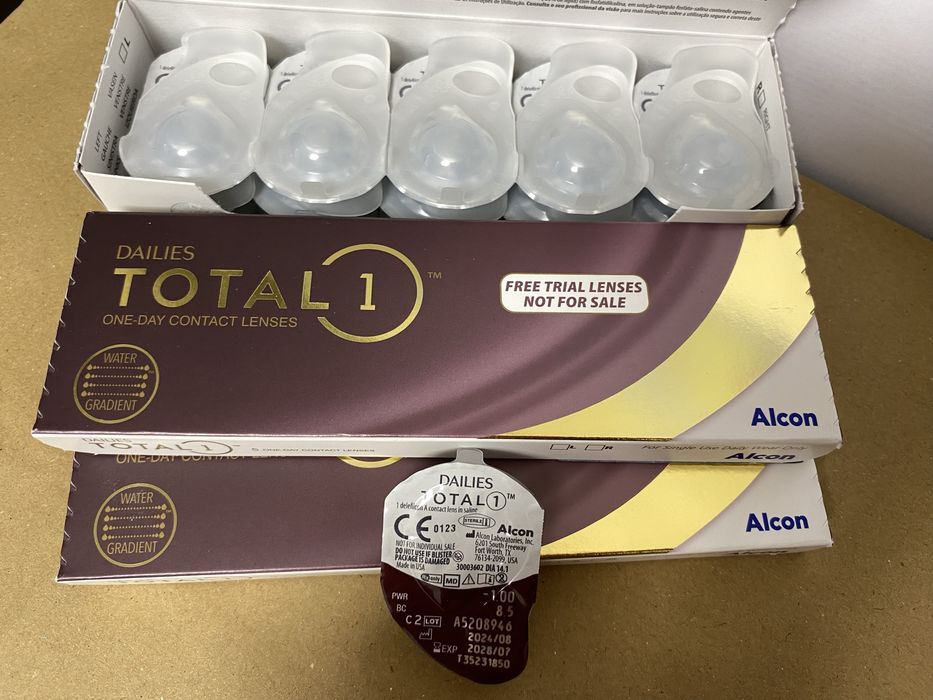 Контактні лінзи DAILIES TOTAL 1 + подарунок.