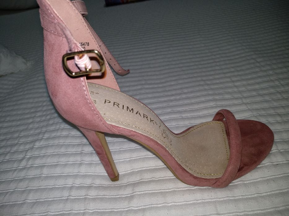 Vendo sandália nova rosa