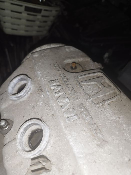 Cabeça e carburadores de Honda antigo