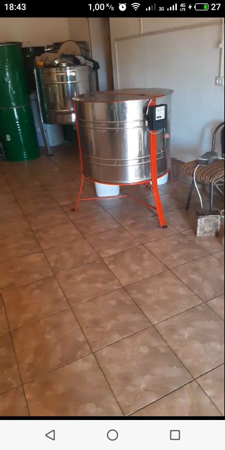 Продам пасику  з пчолами можно по штучно Улья  и всем компликтующем, ц