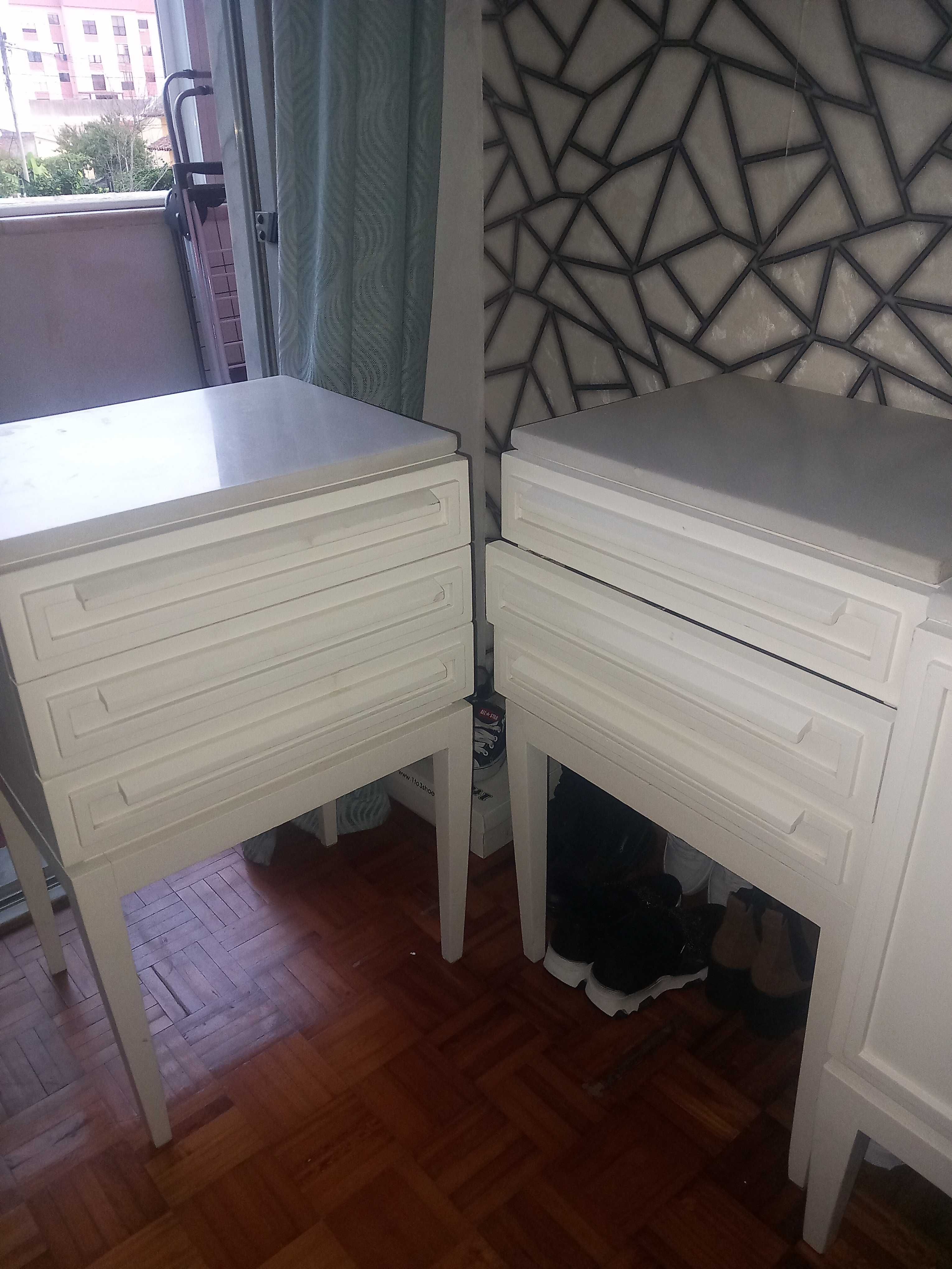 Jogo de quarto em madeira