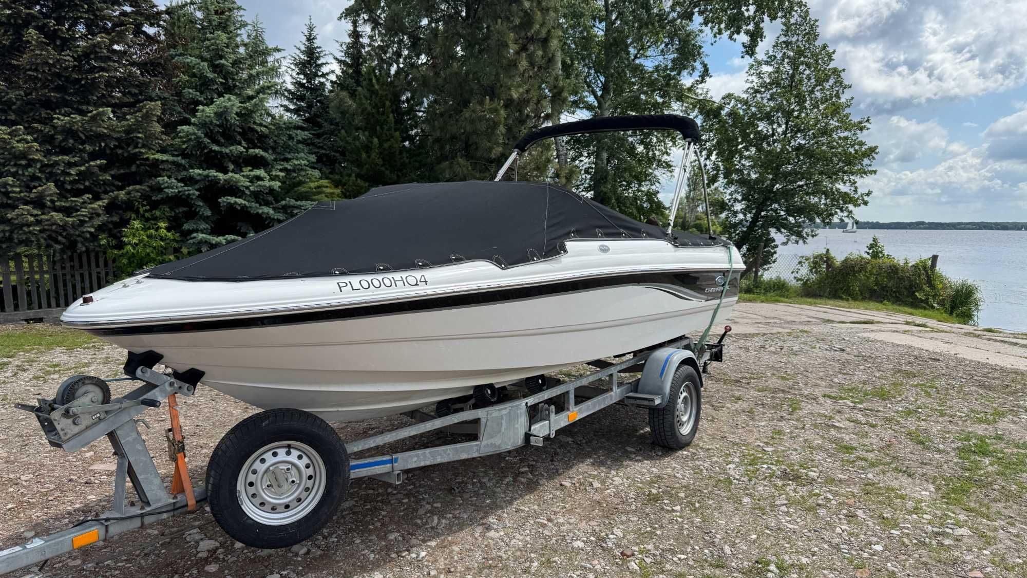 Sprzedam łódź motorową  Chaparral 180 SSI  z przyczepą