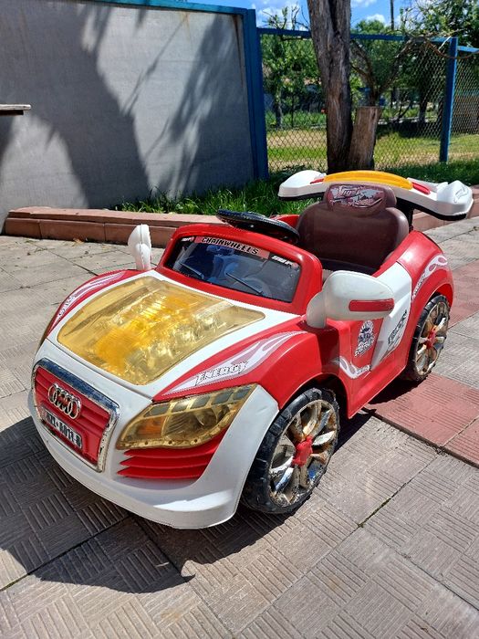 Децкая машинка на акамуляторе