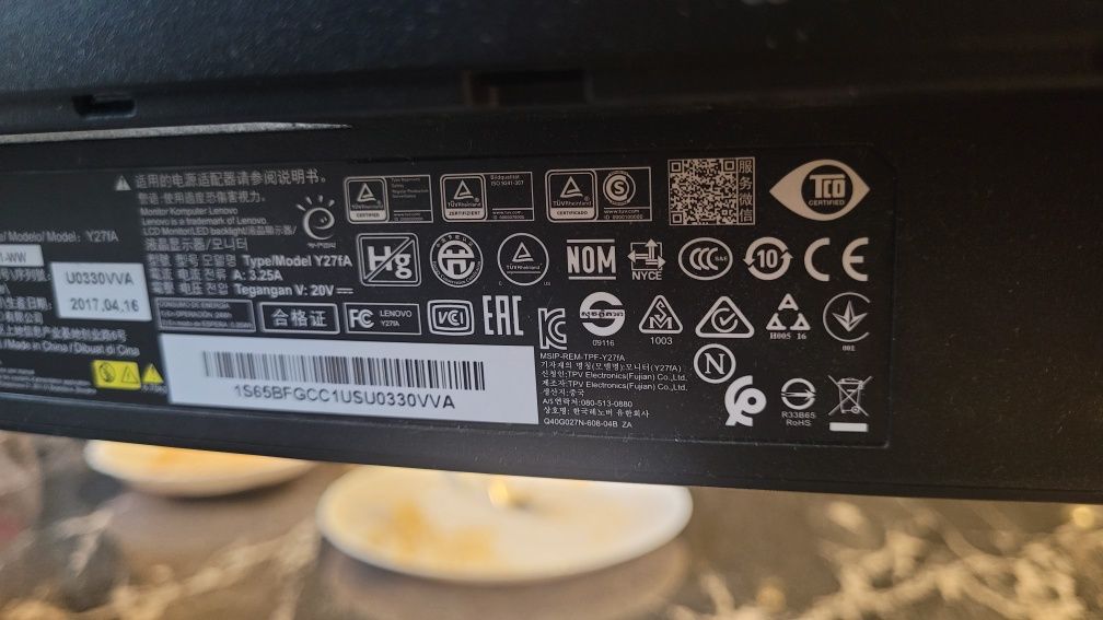 Monitor Lenovo Y27f