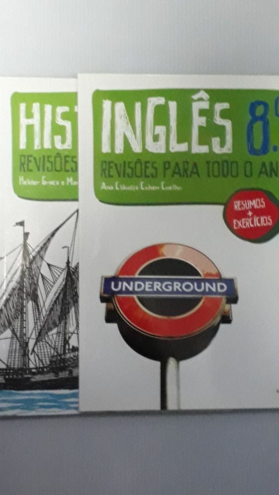 Dois livros de resumos e exercícios de Inglês e História, para o 8ºano