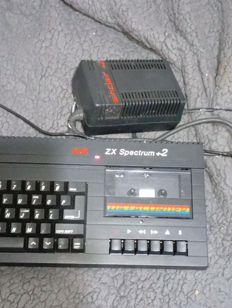 Consola ZX Spectrum 128k com jogos em caixa bem funcional