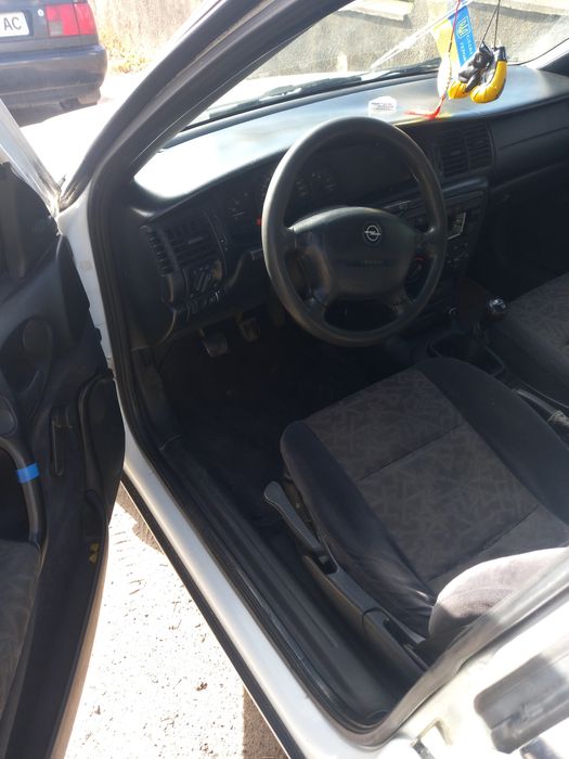 Opel vectra B бензин 1.6