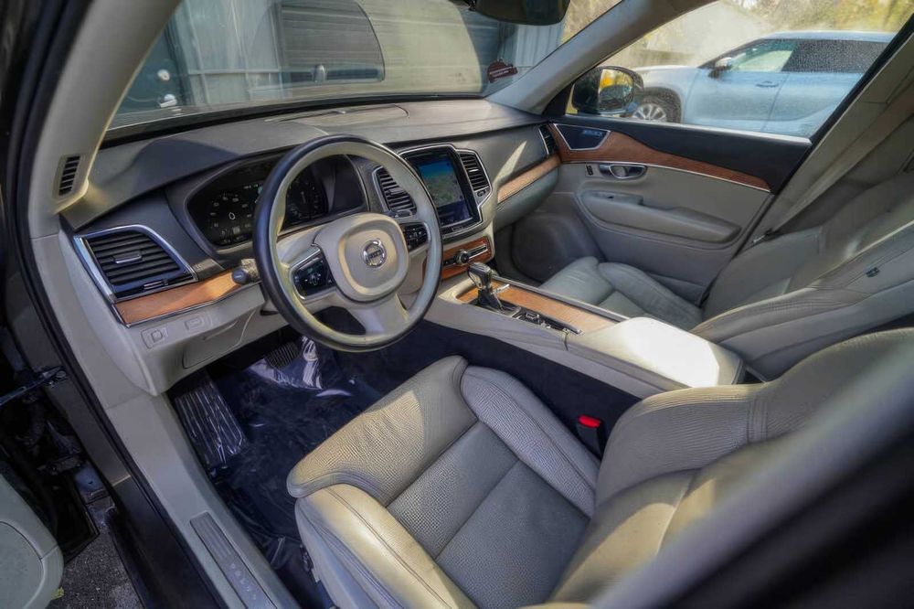 Volvo XC90      2018