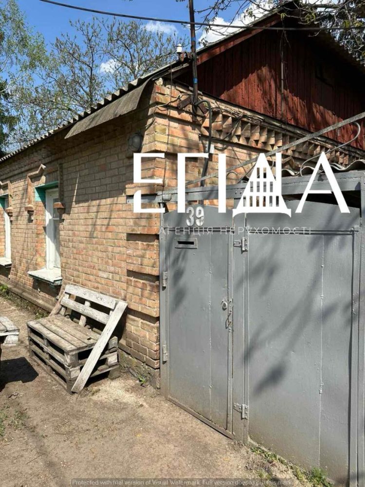 Продаж пів будинку в центральній частині міста
