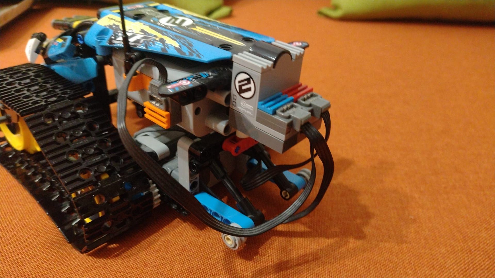 LEGO technik zdalnie sterowana wyścigòwka nr 42095