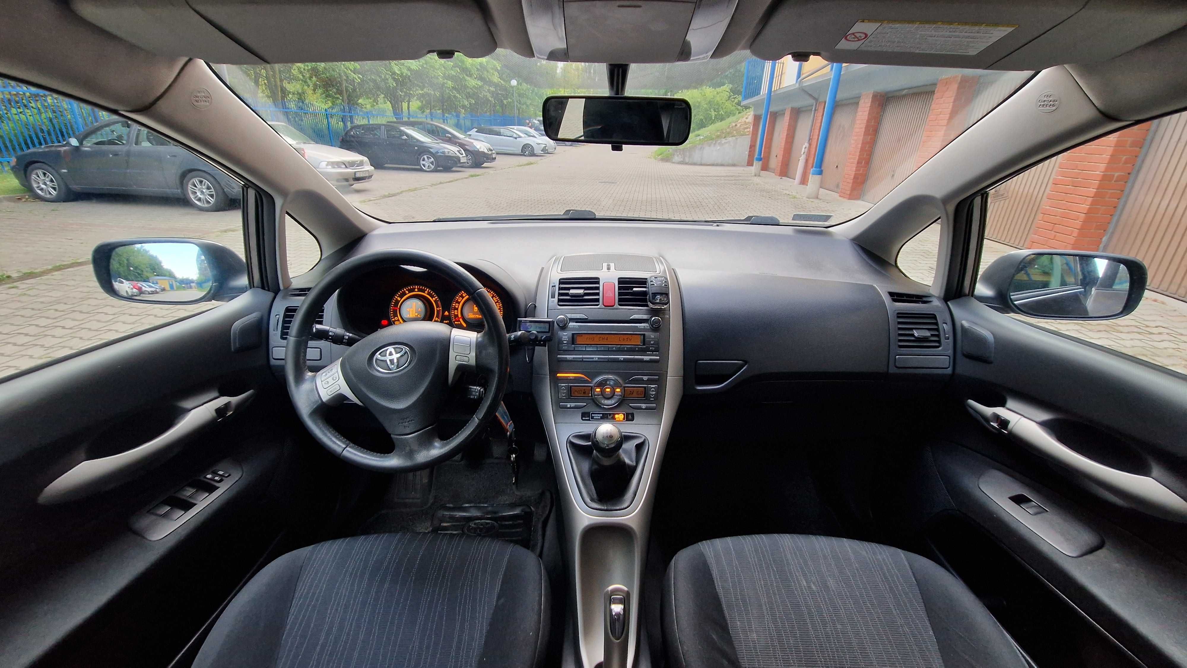 Toyota Auris 1.6 VVT-i | wersja SOL | 2008 | 261 000 km | Szary