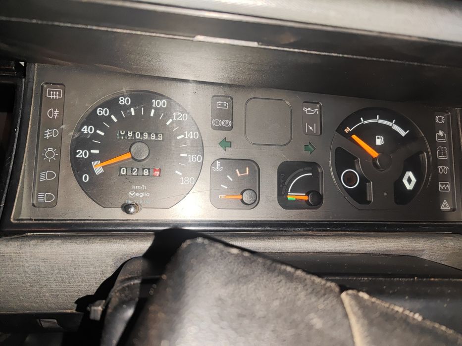 Продаж авто Рено 11