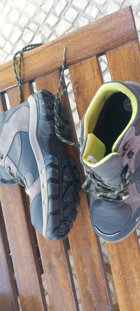 Botas decathlon  - n. 38. ( + claras )  e n 36