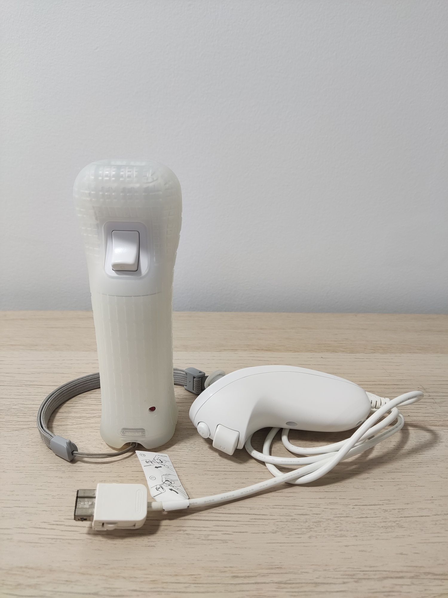 ORIGINAL Wii Remote Motion Plus + Nunchuk branco/ comando Wiimote
