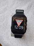 Damski smartwatch marki Guess