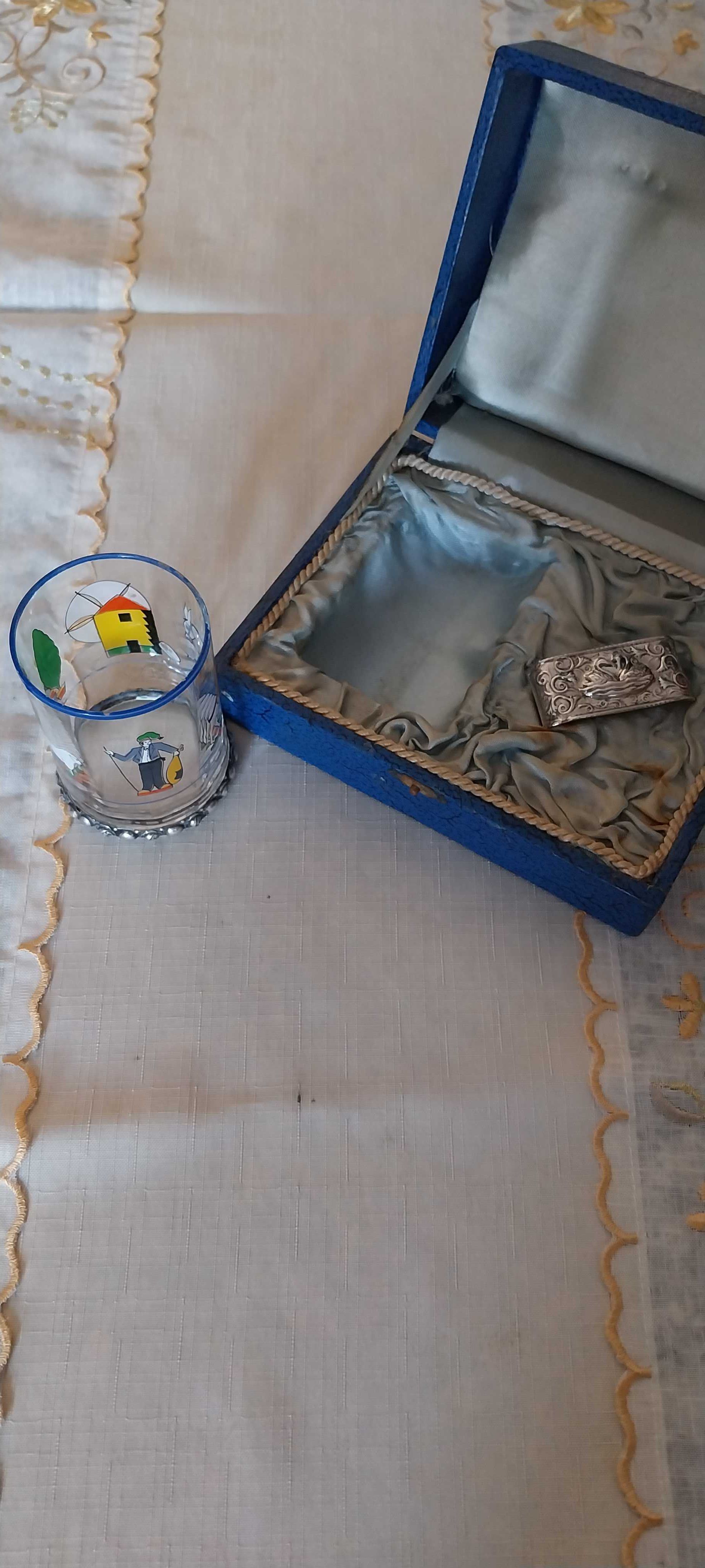 Conjunto de copo e argola de guardanapo em prata