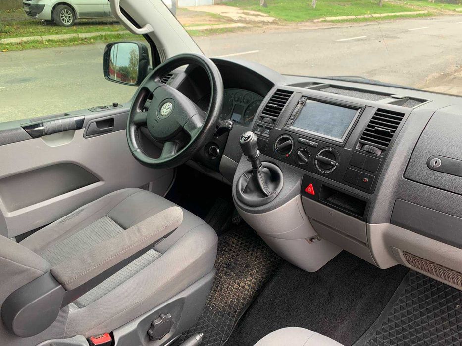 VW Transporter пассажирский 7+1 мест 2009 год (2.5 TDi, механика 6-ст)