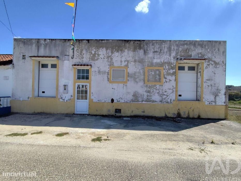 Loja / Estabelecimento Comercial em Comenda de 348,00 m2