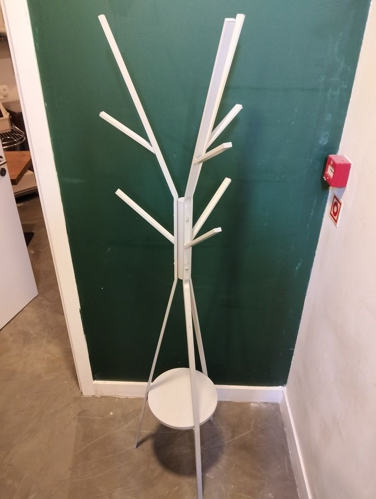 Cabide de pé cinzento