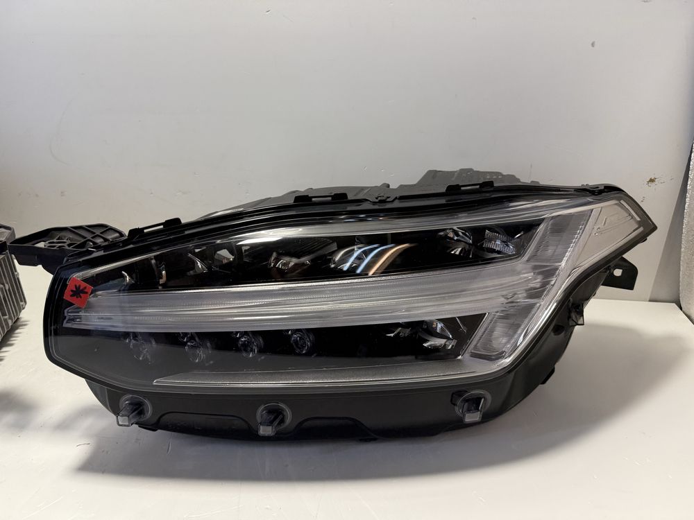 Volvo XC90 lampa lampy przednie Mid led komplet
