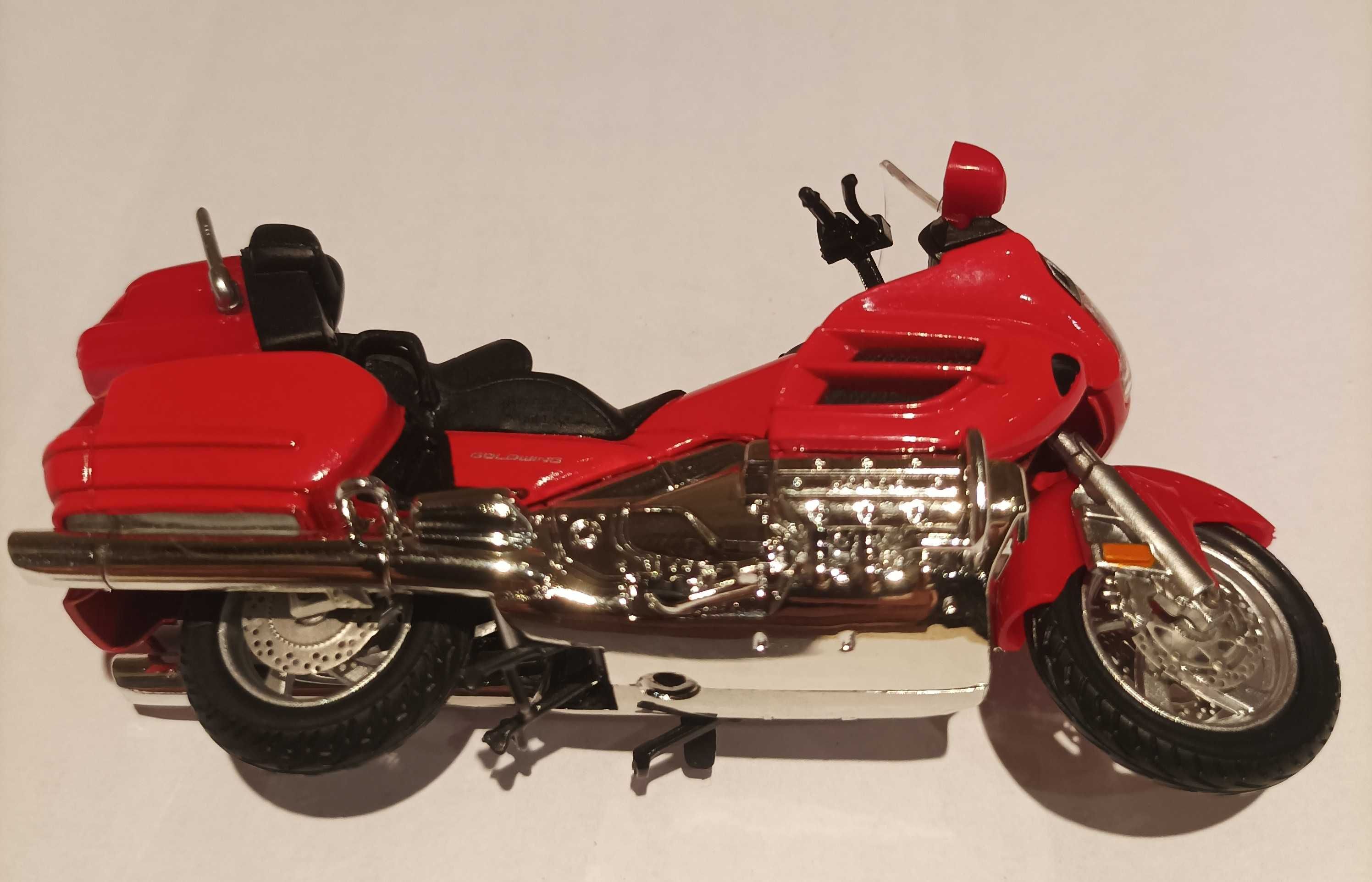 Honda Goldwing 1800 skala 1:24