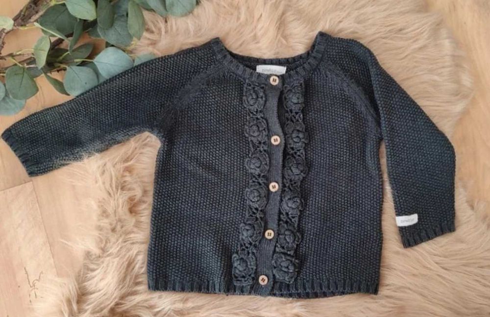 Dzianinowy sweterek Newbie