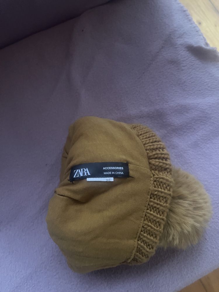 Musztardowa czapka Zara