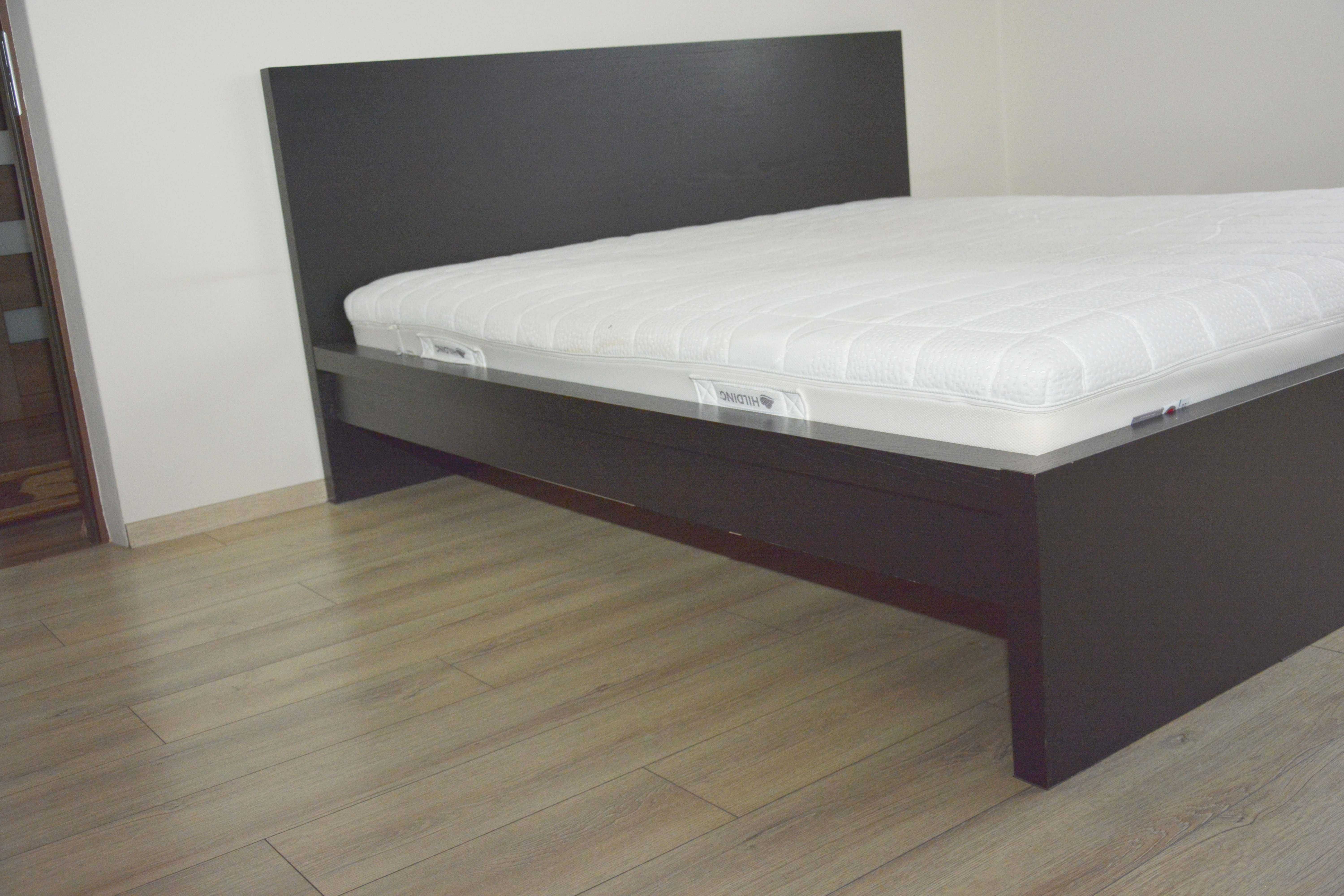 Łóżko podwójne wraz z materacem 200x180