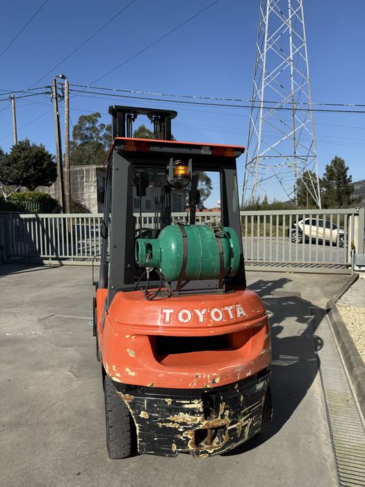 Vendo empilhador Toyota 25 - 1600Horas