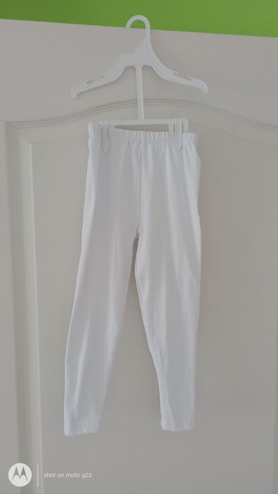 Białe legginsy, rozm. 104/110, jezioro łabędzie