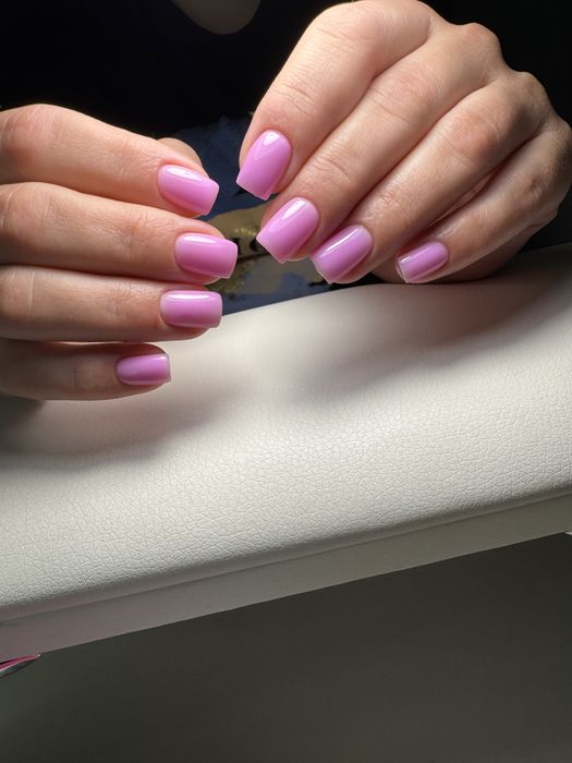 Манікюр, педикюр, нарощування нігтів